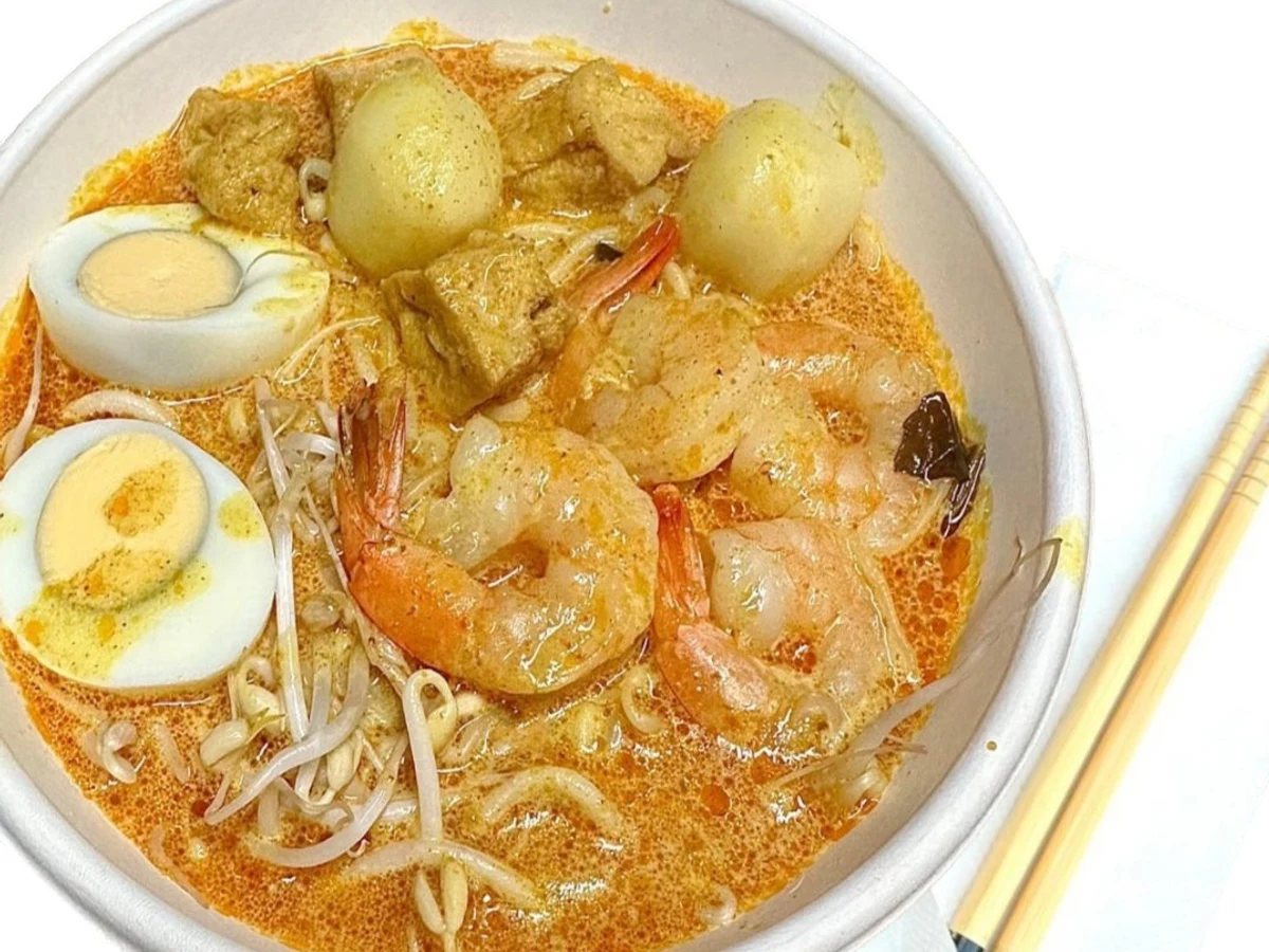 Spicy curry laksa